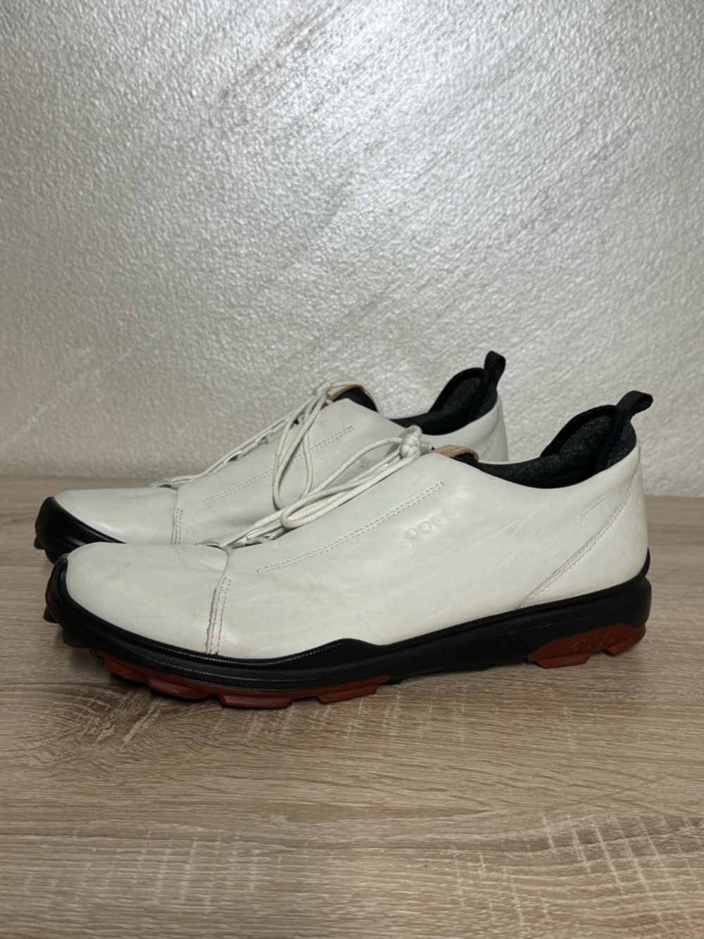 ECCO Men's Size 10 BIOM Hybrid 3
GORE-TEX Golf Shoes